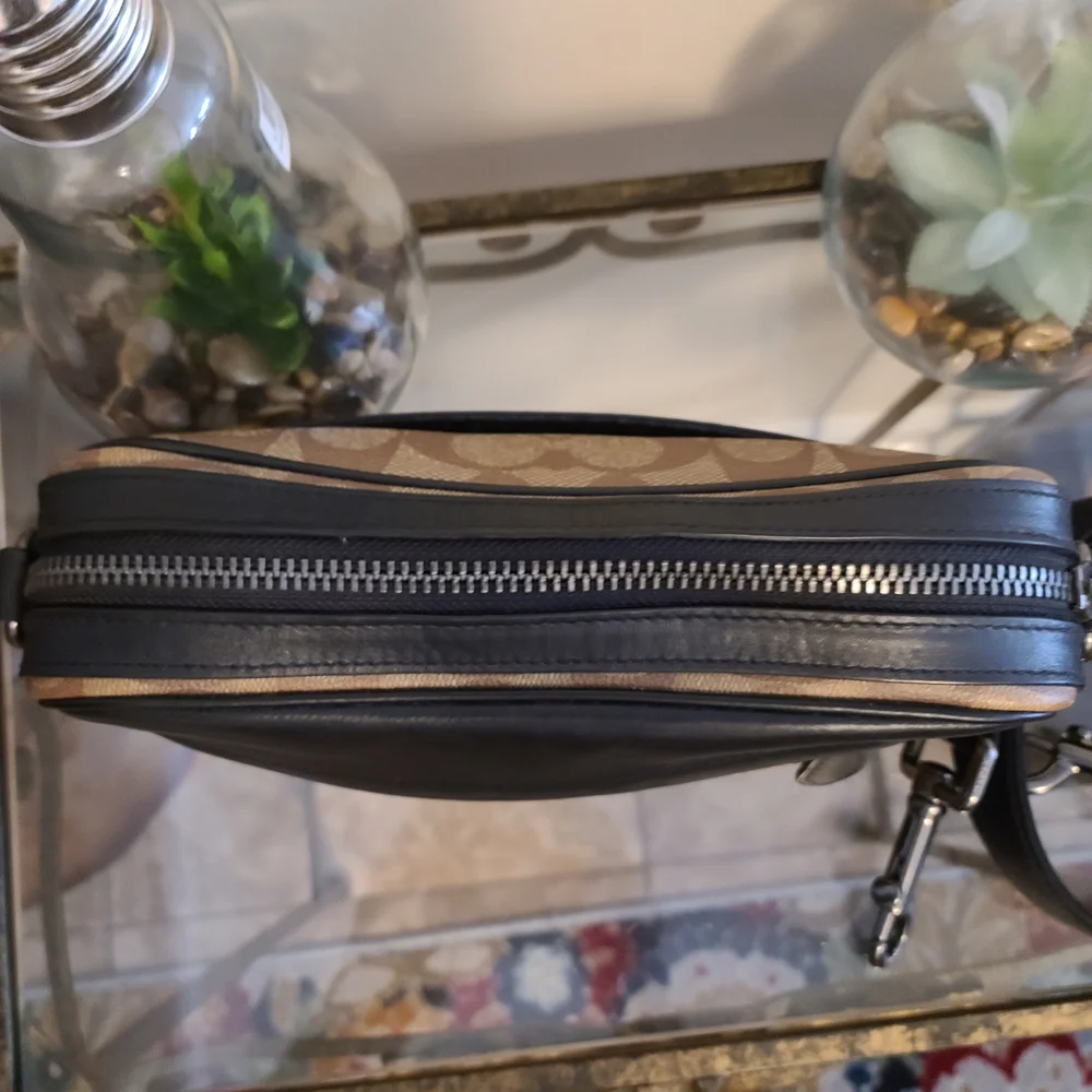 Coach Men/Women Signature Canvase Messanger Bag in Brown and Black/Unisex - Picture 5 of 13